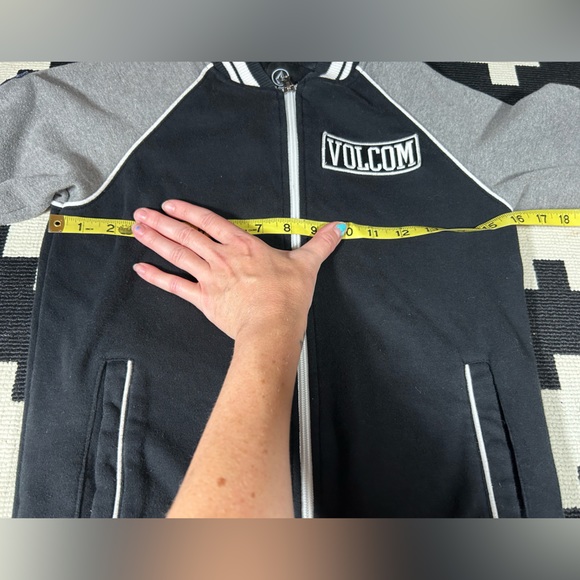VOLCOM, bomber jacket!! - Picture 6 of 10